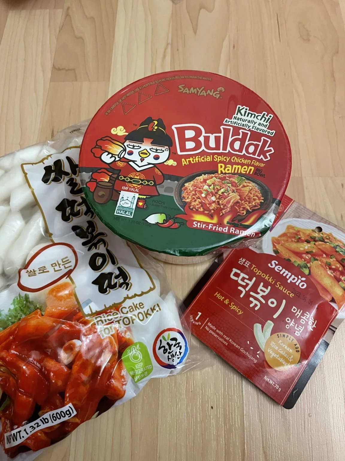トッポッキ用の餅とソース、ブルダック麺