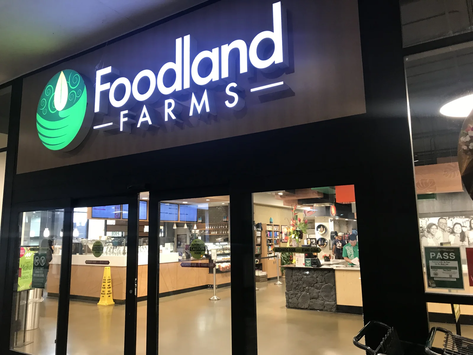 Foodland Farmsの店舗入口