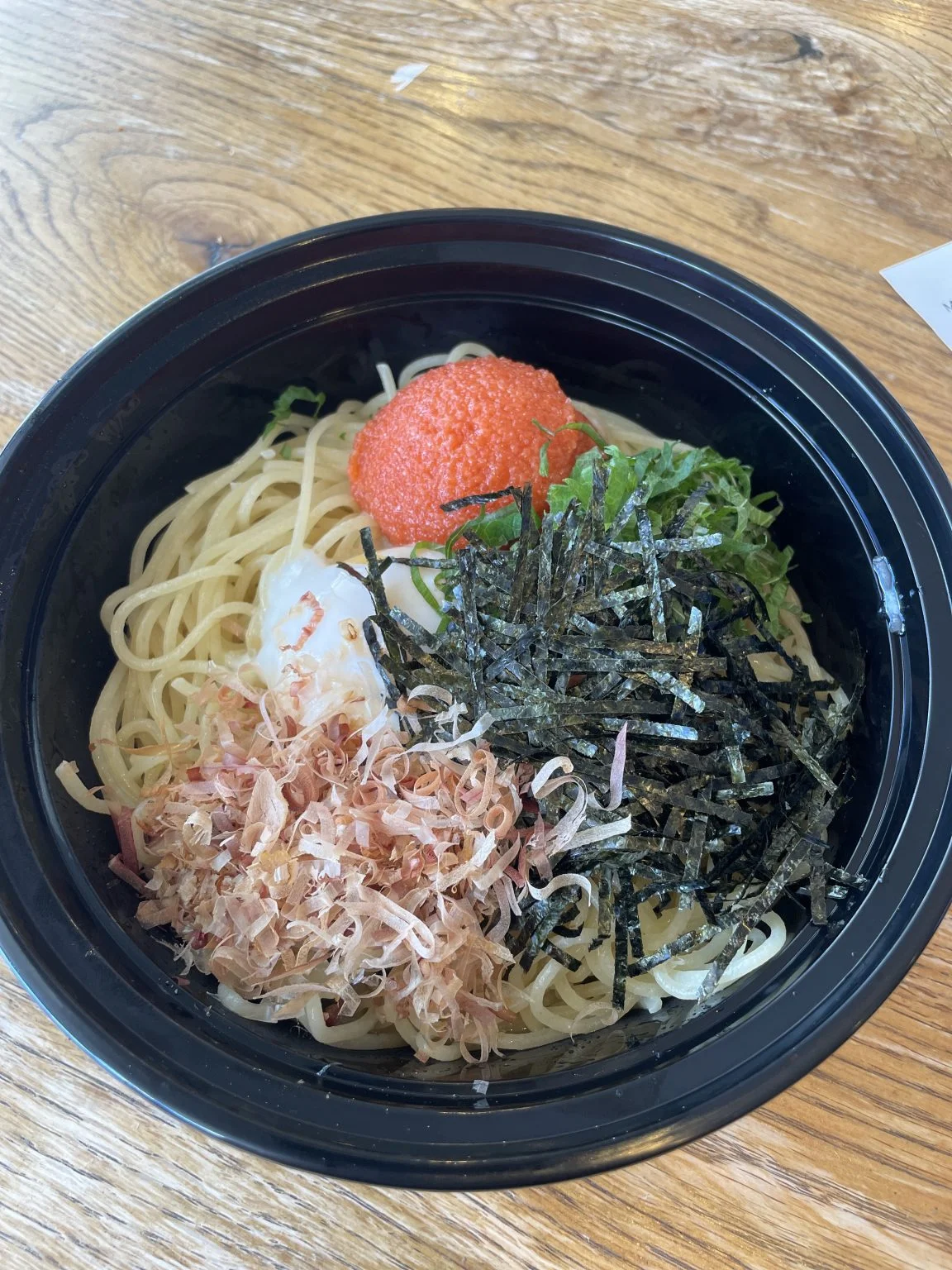 明太子と刻みのり、かつお節をのせた和風パスタ