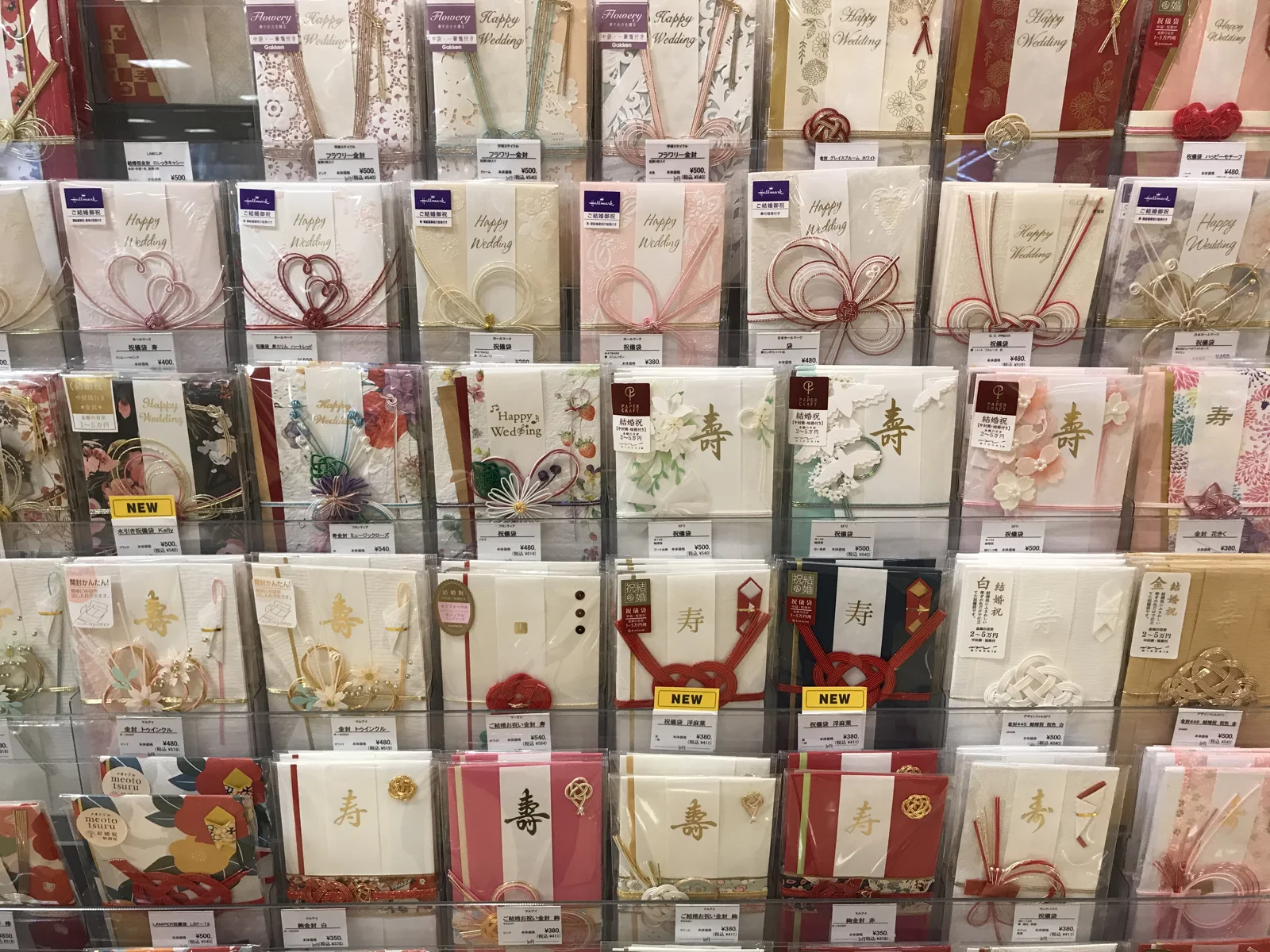 店頭にずらりと並ぶご祝儀袋